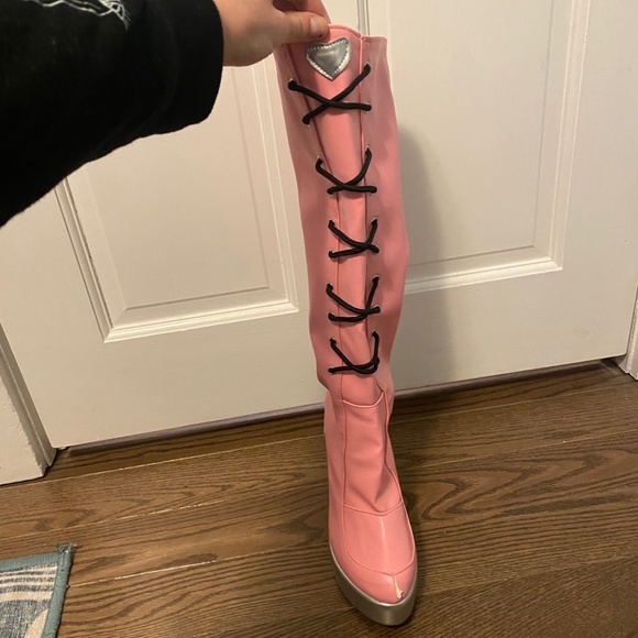 Draculaura Cosplay Boots - Picture 3 of 9